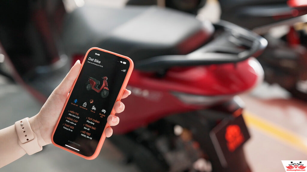 Kết nối điện thoại Dat Bike Era
