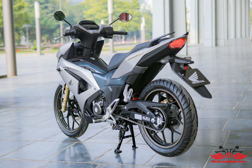 Đầu hậu xe Winner V3