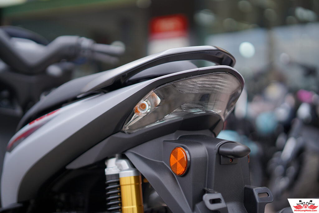 Đèn hậu Lexi 155