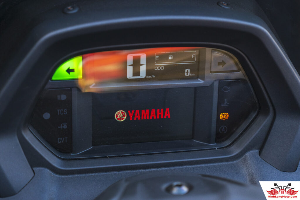 Yamaha NMAX 155 chỉ đường
