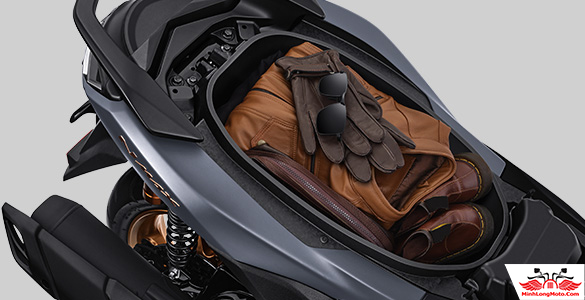 Yamaha NMAX 155 cốp xe