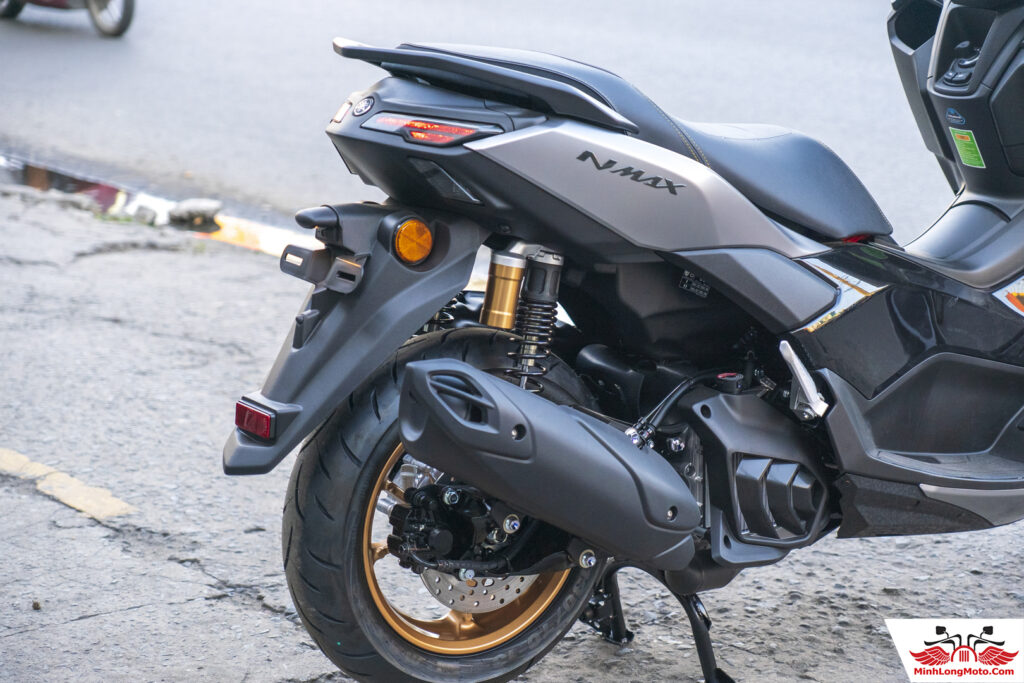 Yamaha NMAX 155 giảm xóc