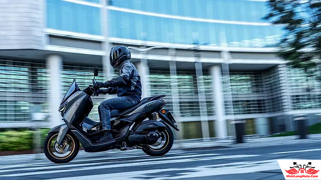 Yamaha NMAX 155 tư thế lái