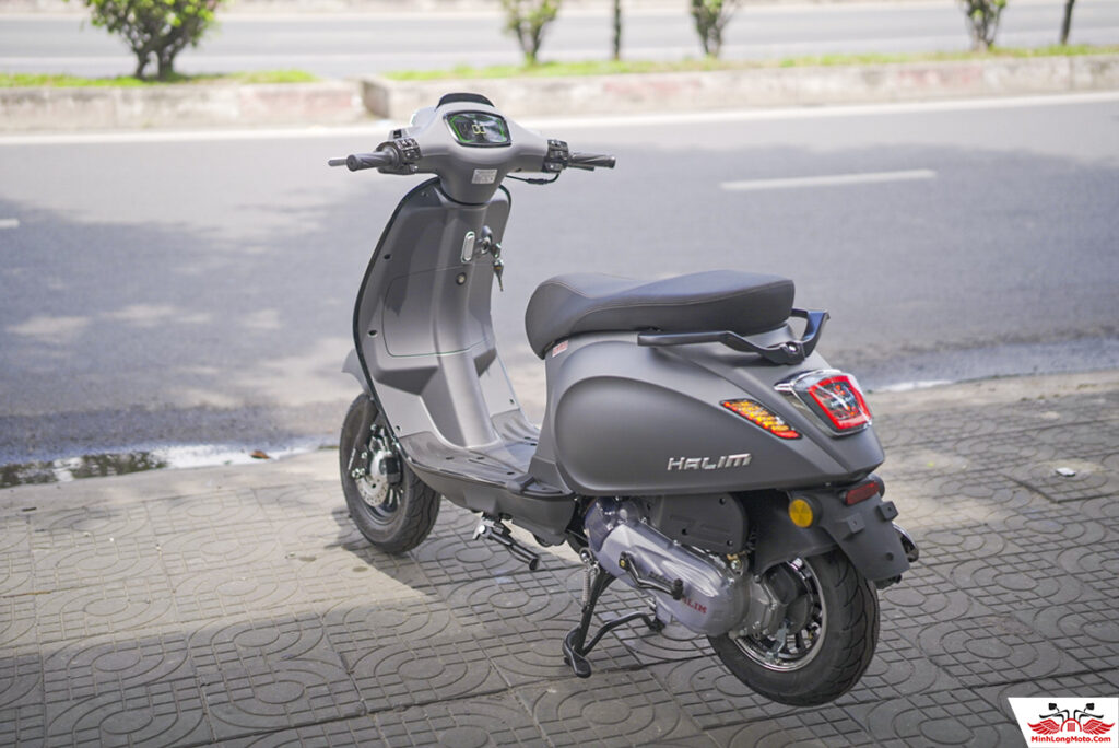 Tay dắt xe ga Vespa 50