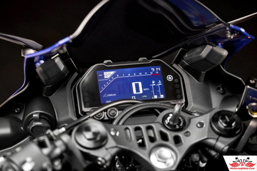 Yamaha R3 màn hình