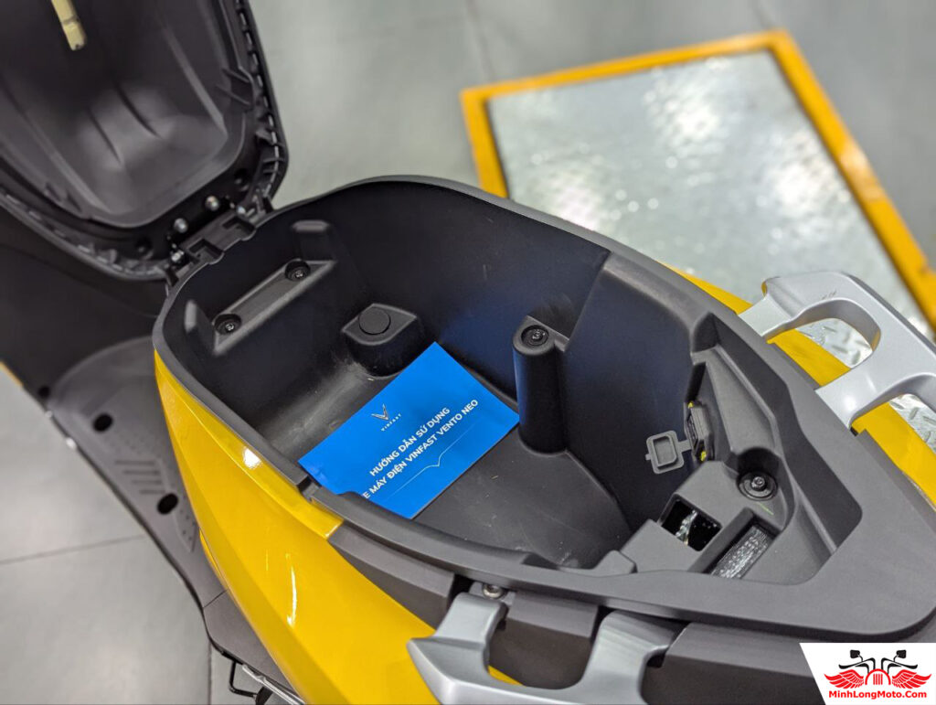 Cốp xe VinFast Vento Neo