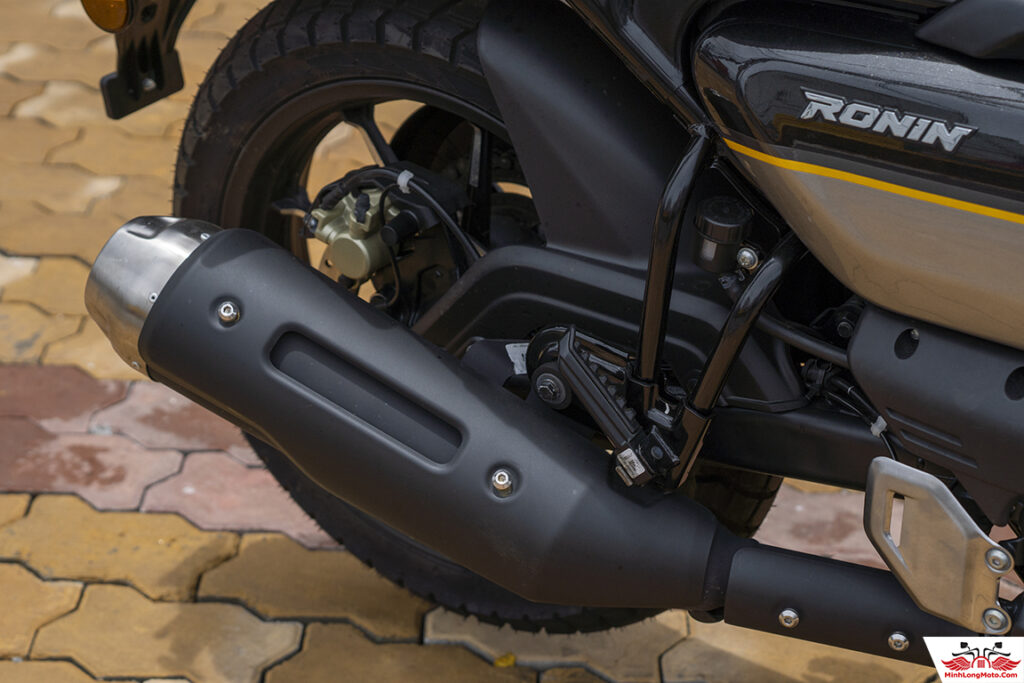 Dè sau TVS Ronin 225
