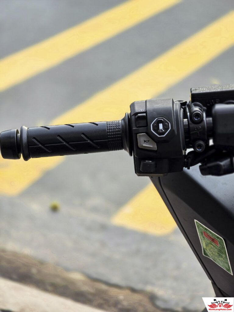 Cùm PCX 160 RoadSync