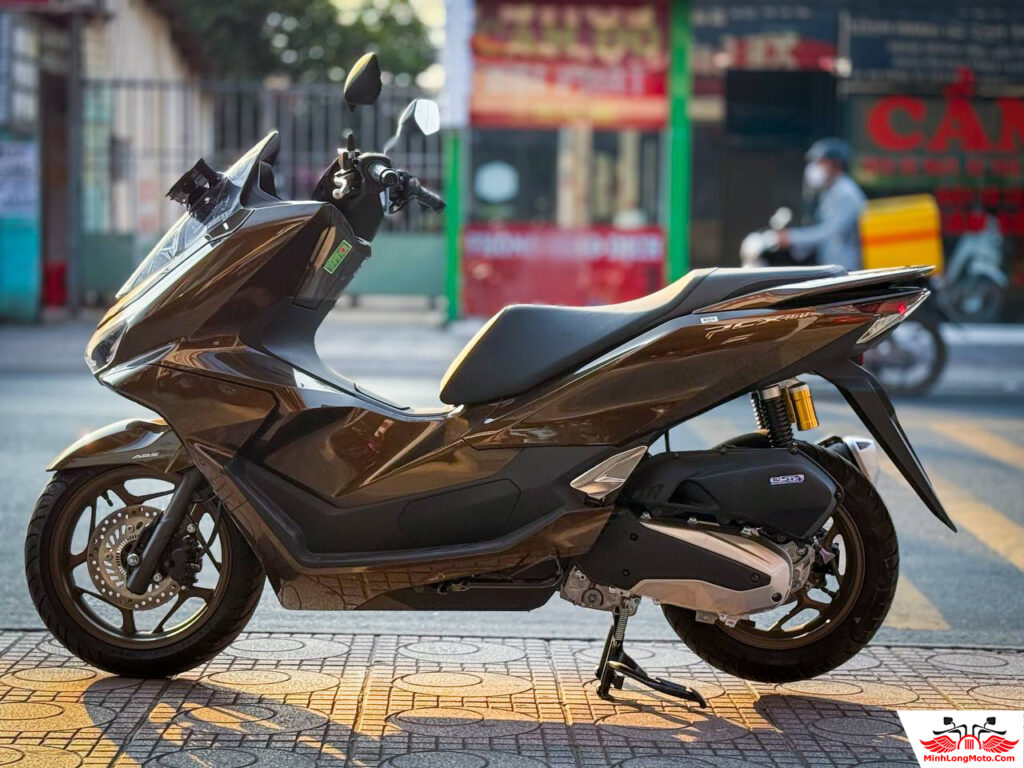 Ngoại hình PCX 160 Nâu RoadSync