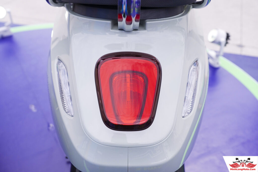 Đèn hậu EVO Grand