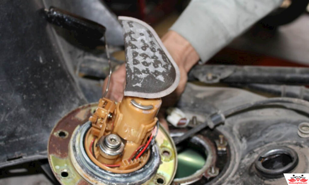 Kiểm tra khi đổ nhầm xăng E10