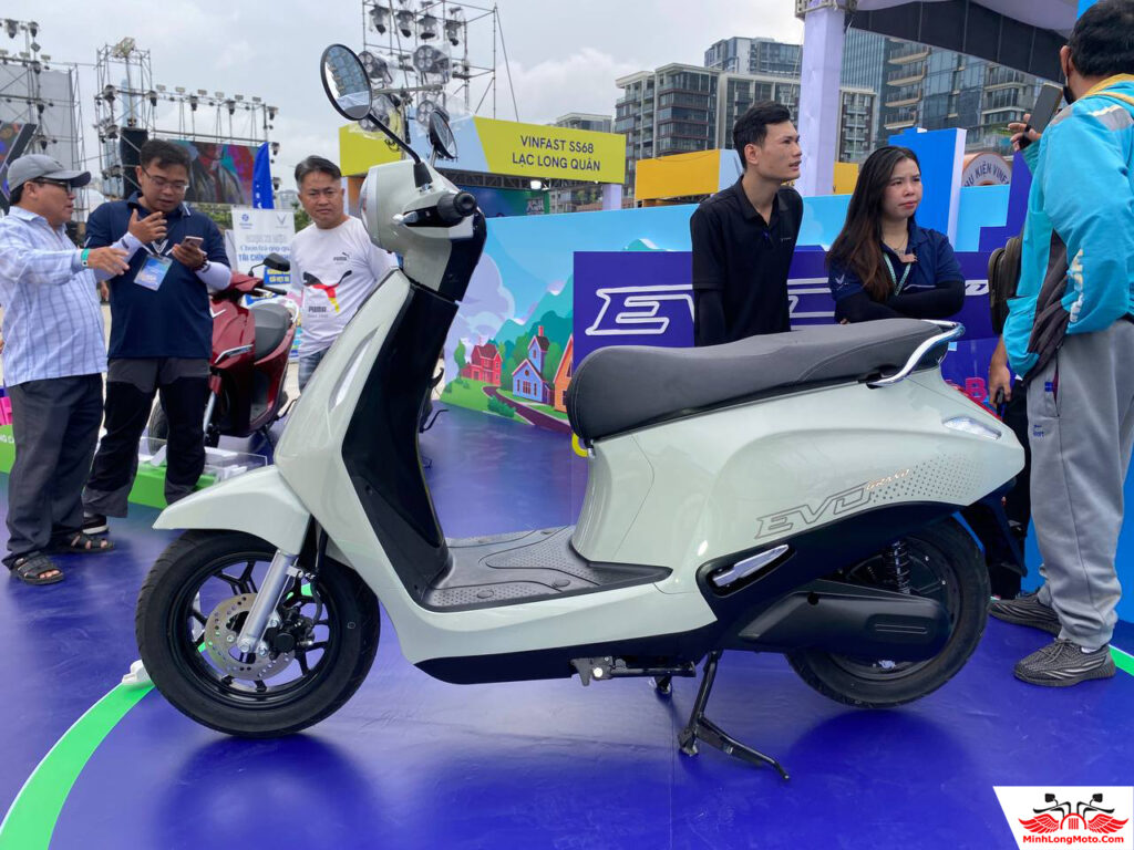 Sàn để chân VinFast Evo Grand