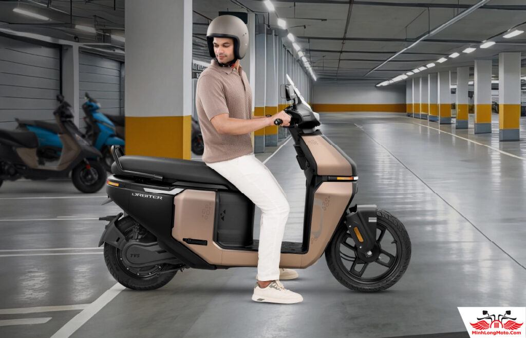 Lùi xe TVS Orbiter