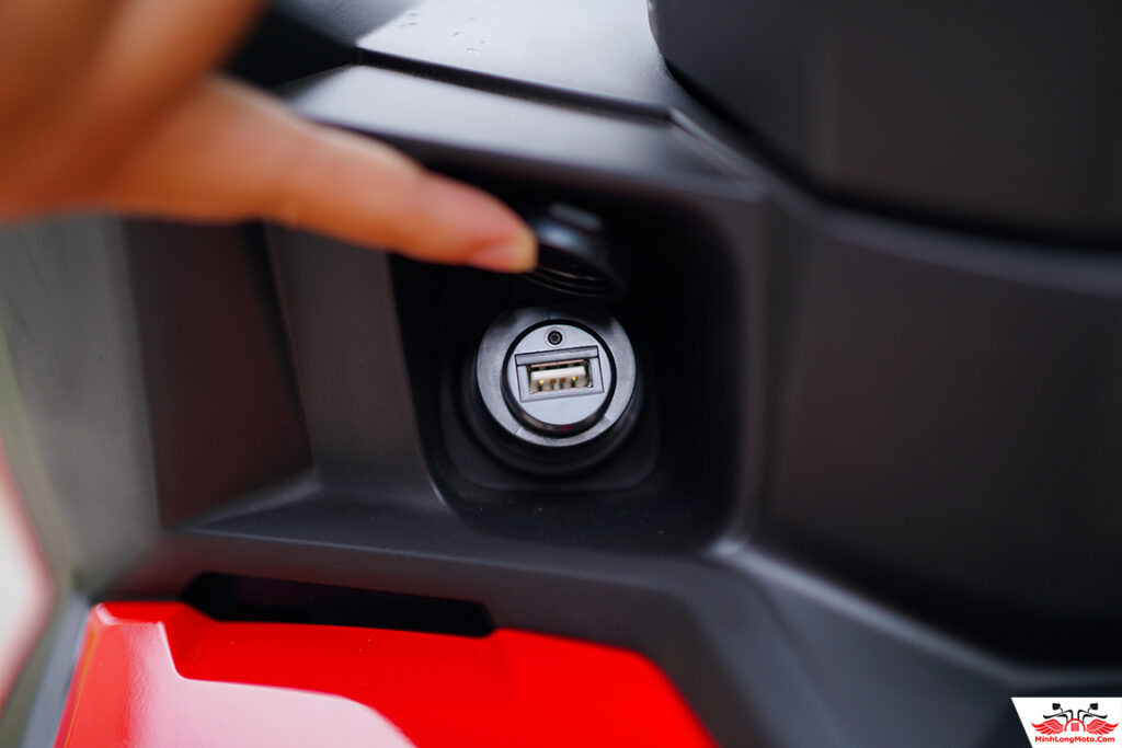 Cổng sạc Honda Winner R