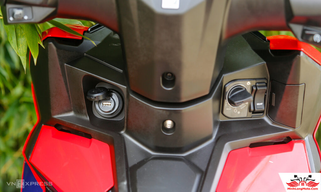 Cổng sạc Honda Winner R