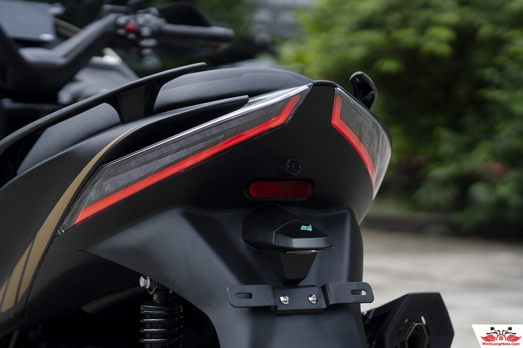 Đèn hậu Zontes 368E