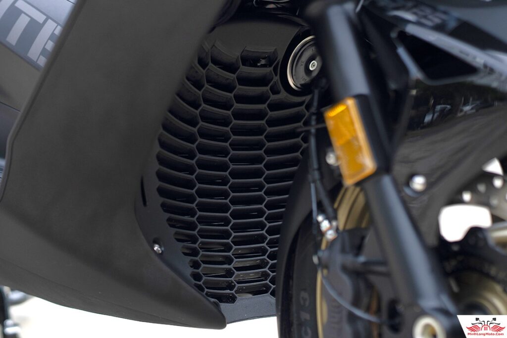 Két nước Zontes 368E