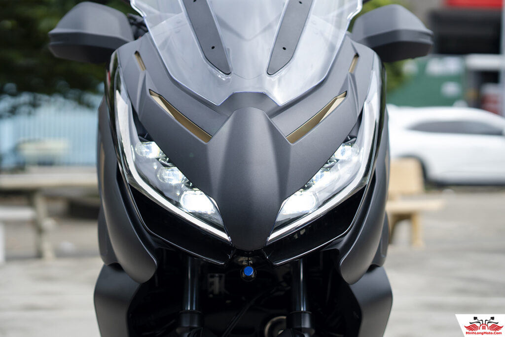 Zontes 368E đèn pha