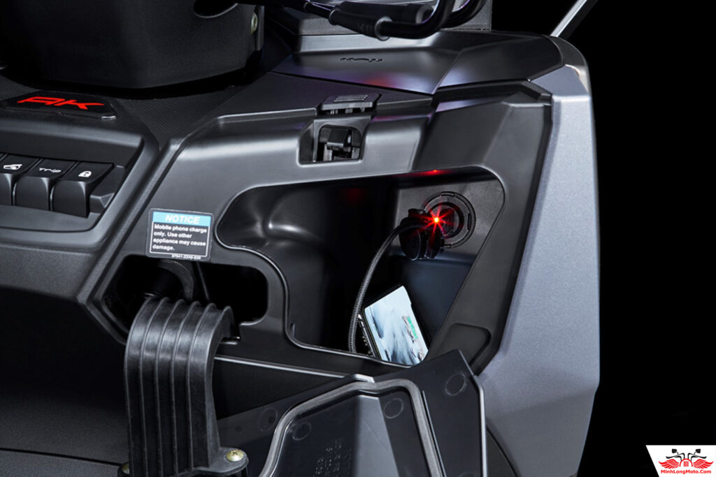Cổng sạc Kymco AK550