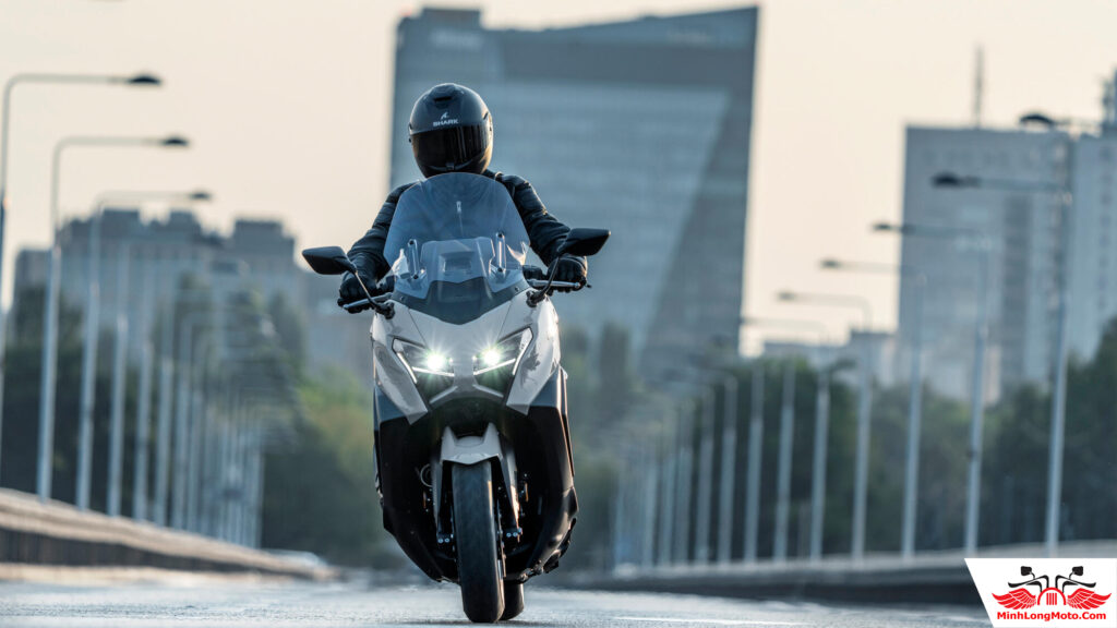 Kính chắn gió TMAX Tech MAX 560