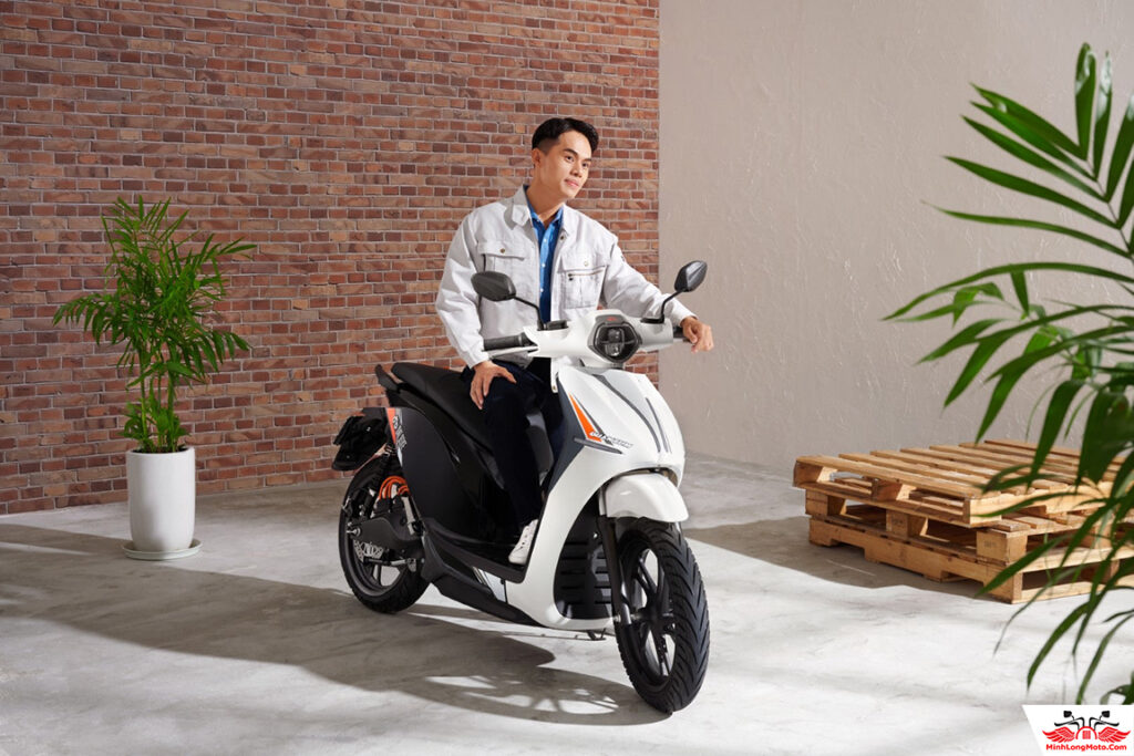 Tuổi đi xe điện 80km/h