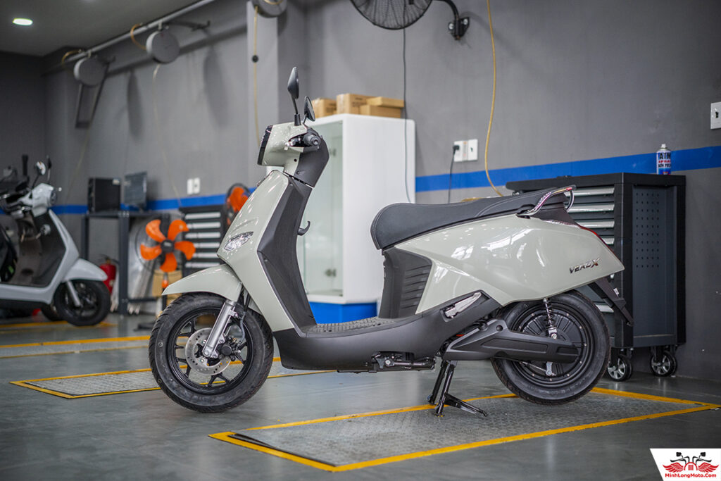 VinFast Vero X sàn để chân