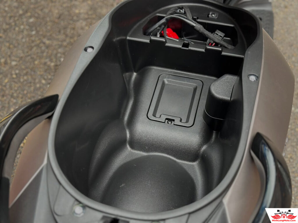 Cốp xe Velocity 2026