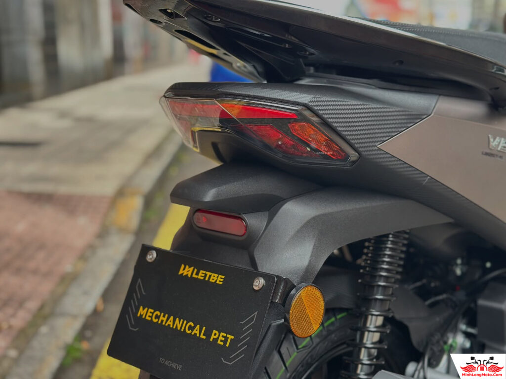 Đèn hậu Velocity 2026