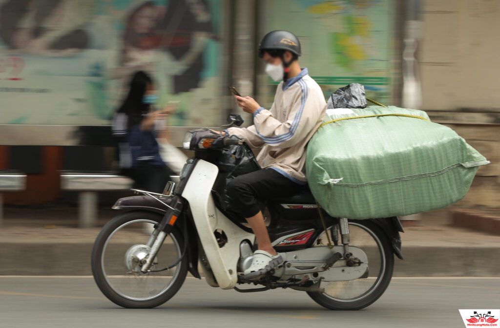 Dùng điện thoại khi đèn đỏ