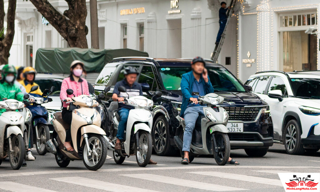 Dùng điện thoại khi đèn đỏ