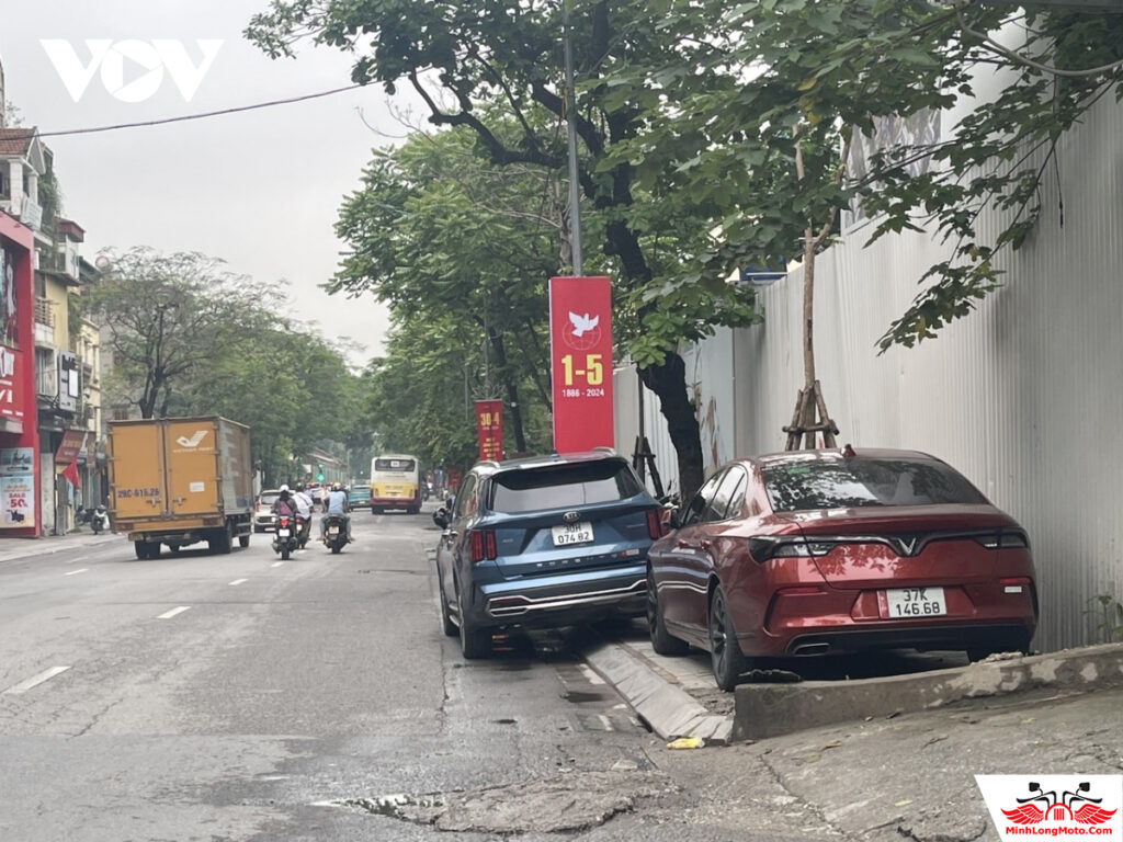 lưu ý khi dừng đỗ xe máy