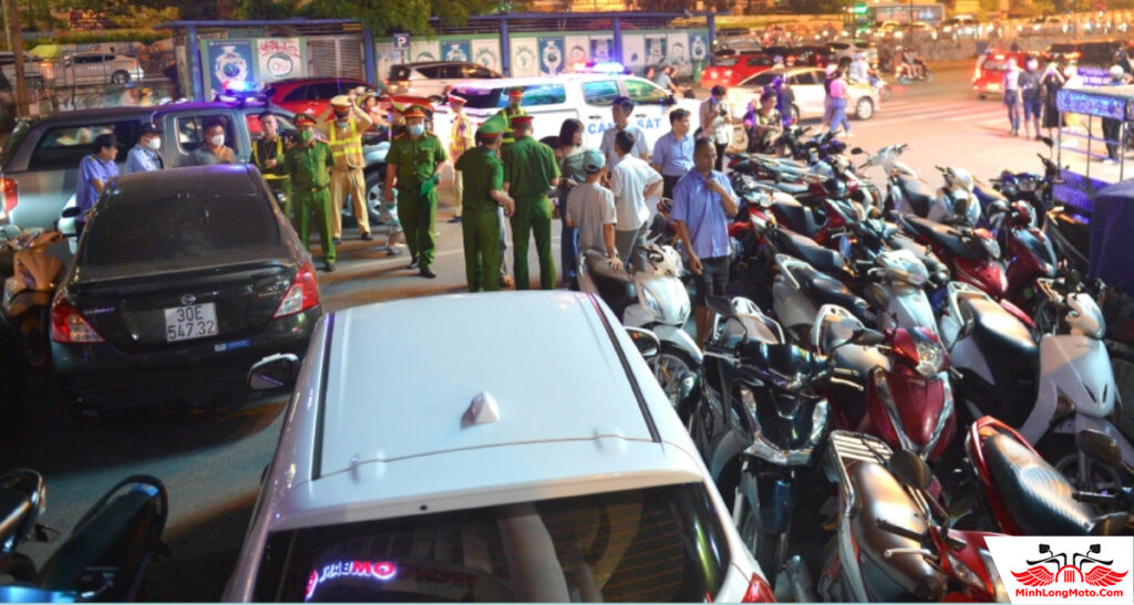 lưu ý khi dừng đỗ xe máy