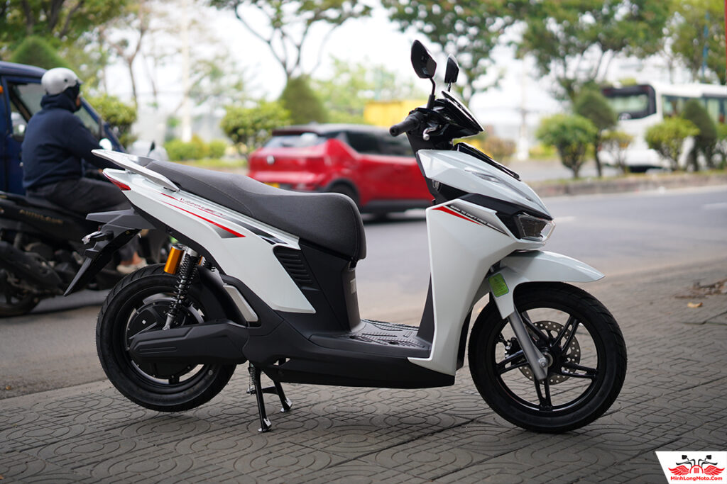 Sàn để chân VinFast Viper