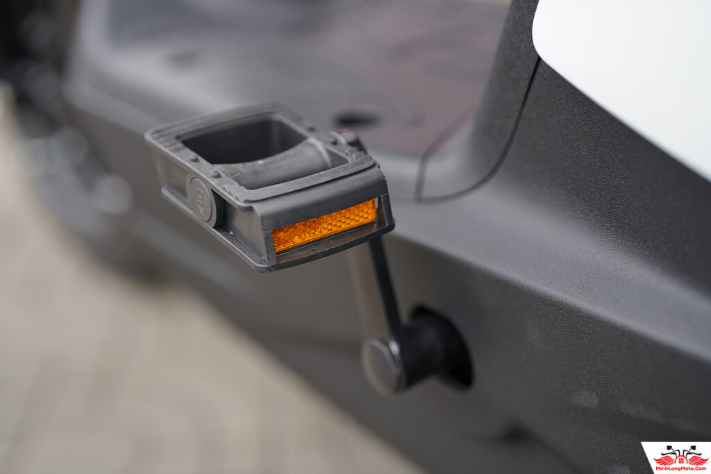 Bàn đạp VinFast Amio