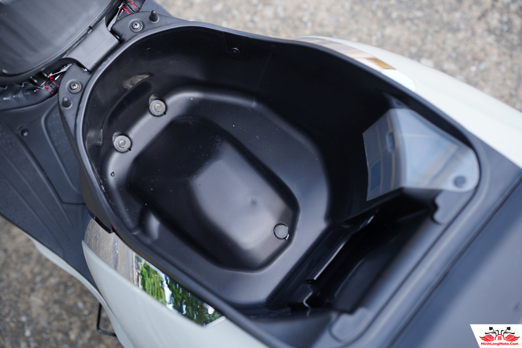 Giá Honda SH Mode 2027 - Thế hệ mới chuẩn Euro 4, đồng hồ TFT, Smartkey 41 Cốp xe Honda SH Mode 125