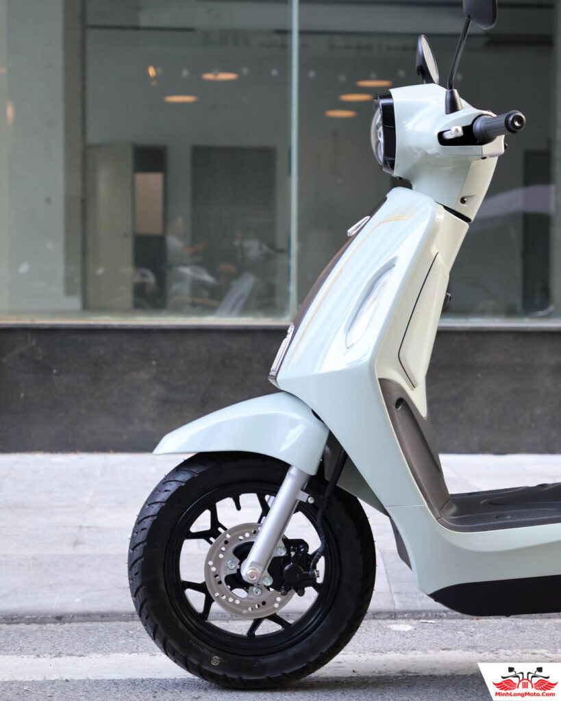 VinFast Evo Grand Premia - Xe điện 2 pin mới, quãng đường 262 km/sạc, có số lùi 14 Phanh xe VinFast Evo Grand Premia